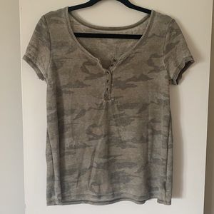 American Eagle Camo short sleeve